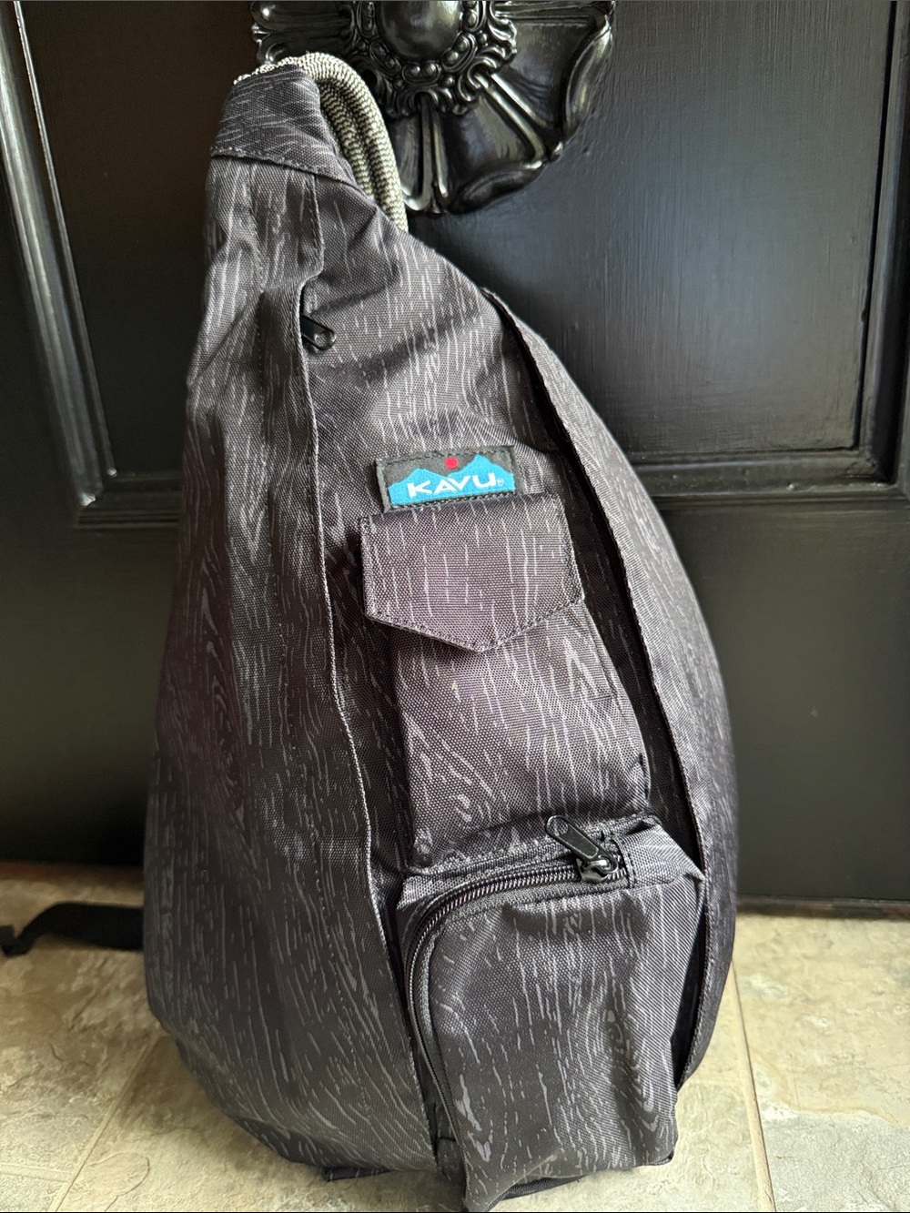 KAVU Black - wood grain pattern